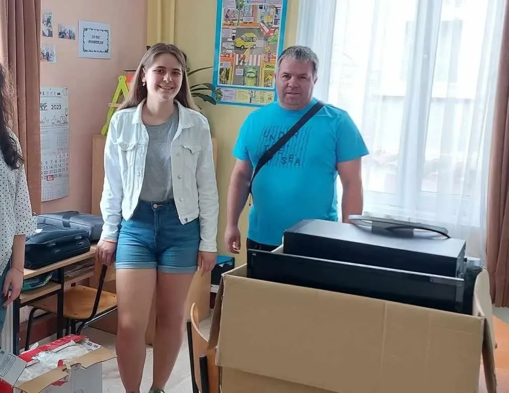 Дарена компютърна техника за училище във Велинград